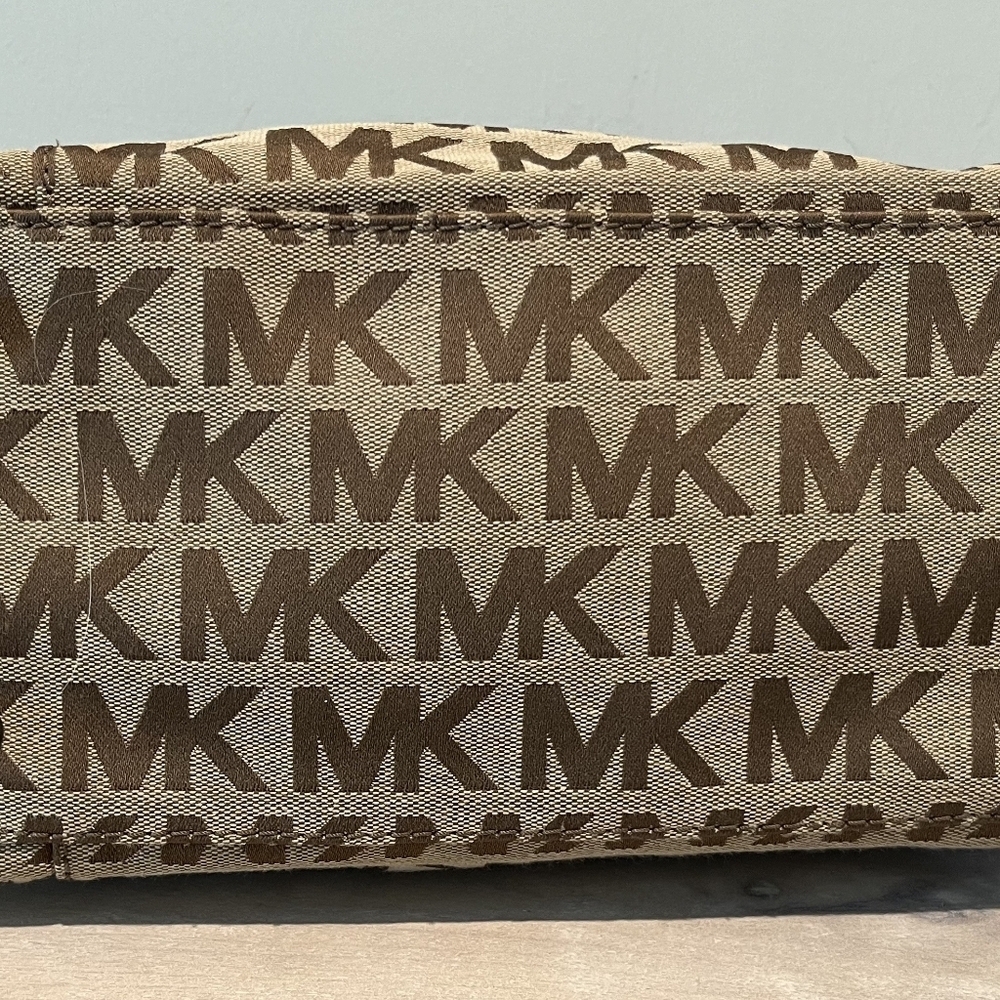 Immaculate, Like New Michael Kors Brown Monogram Canvas & Leather Tote - Picture 13 of 16